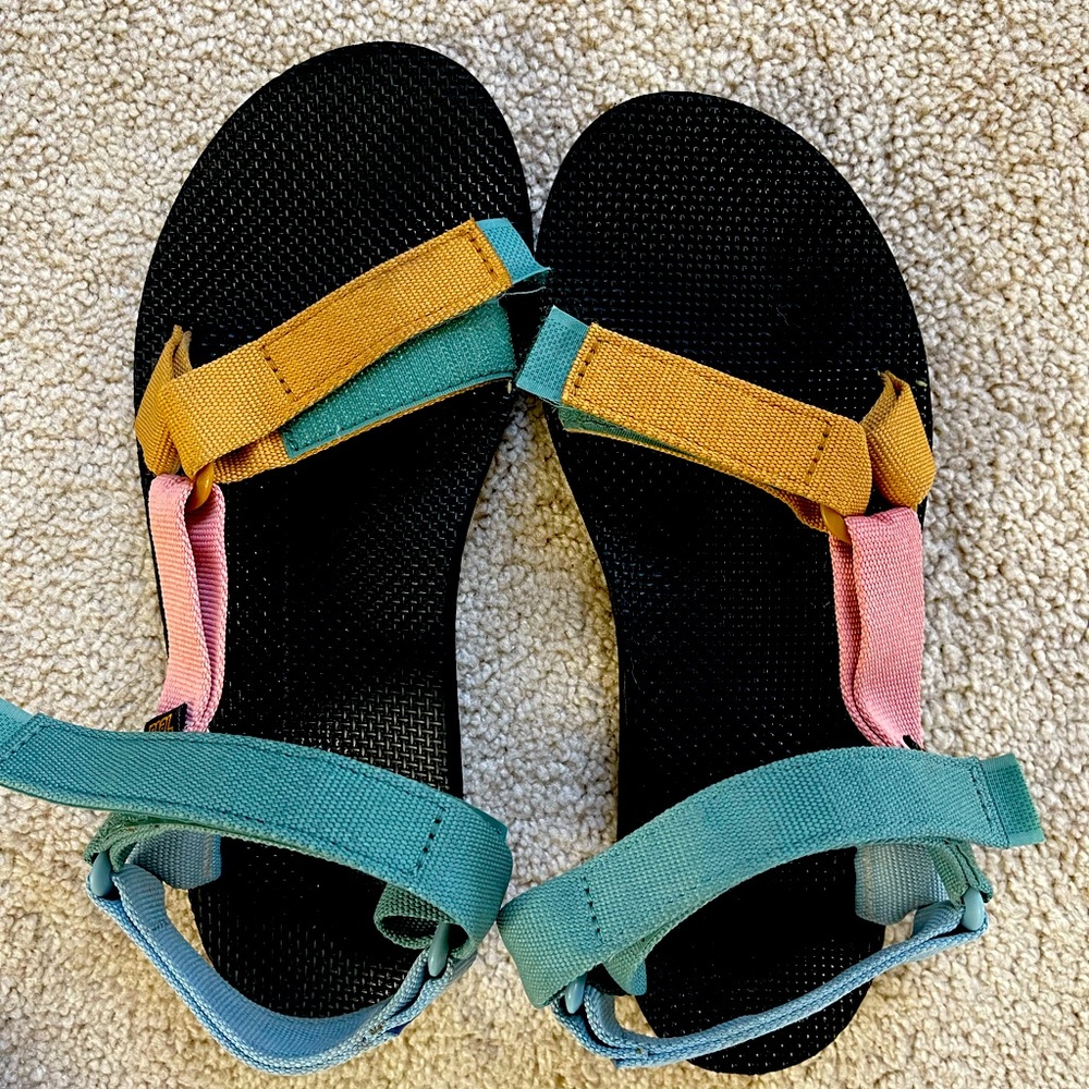 Teva sandals new condition